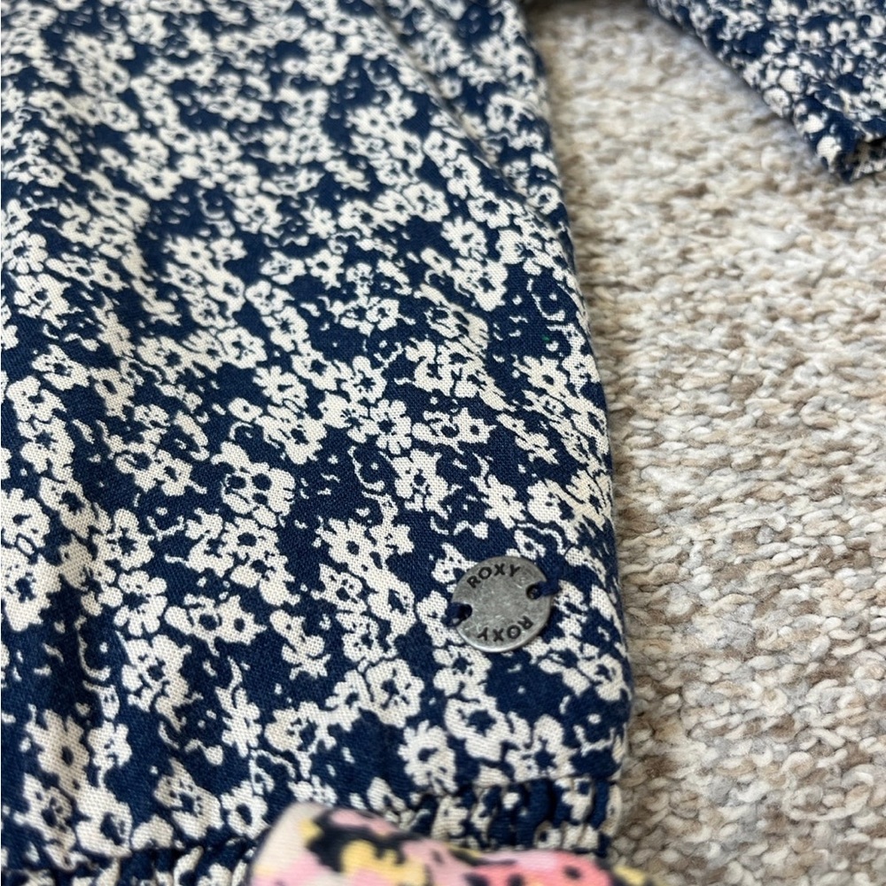 2 Roxy Tops Size small - Picture 6 of 8